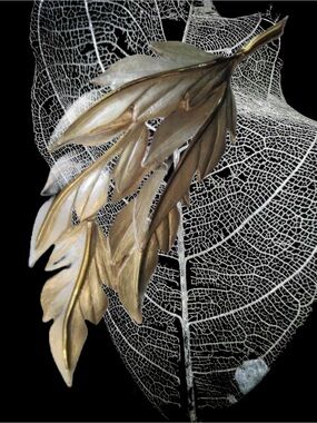 Elegant Vintage Gold and Silver Leaf Brooch